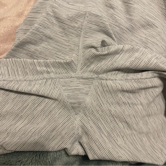 Lululemon Wunder Under 23” Crop Leggings Light Grey High Rise - Picture 9 of 9